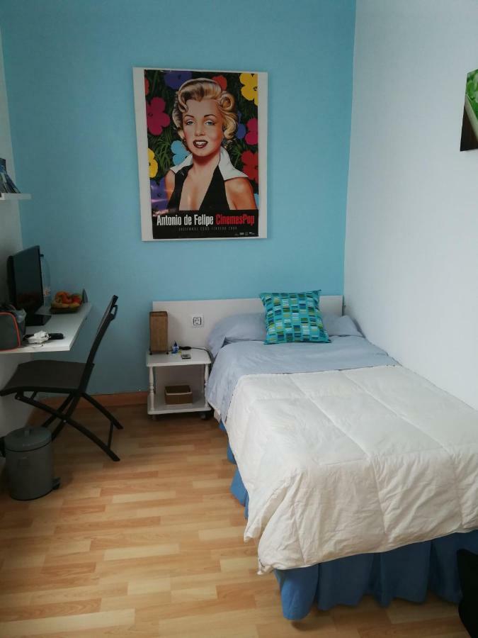 Habitacion Junto Torres Serranos Валенсия Стая снимка